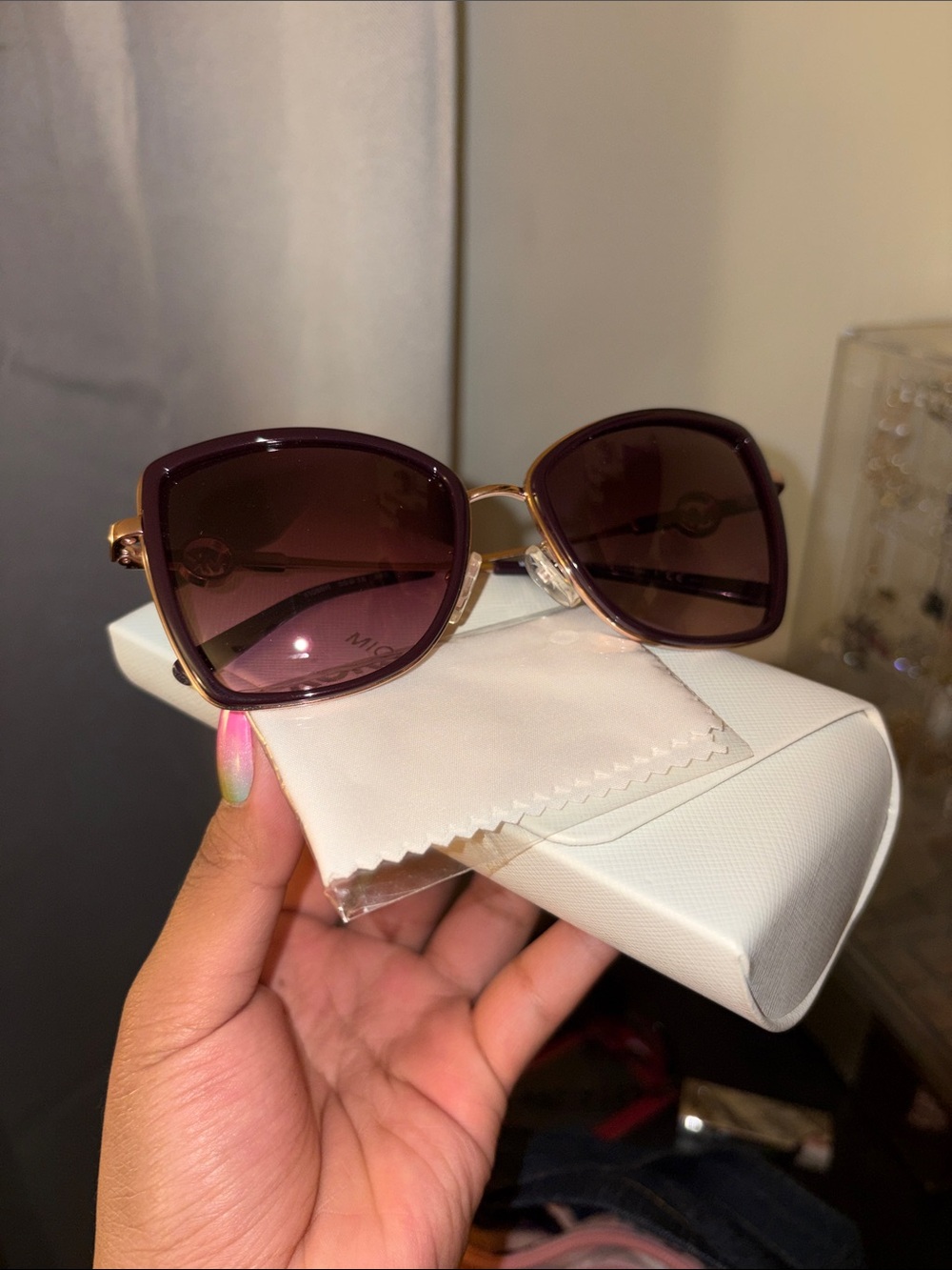 Michael Kors Women’s Burgundy Gradient Square Sunglasses like new - Picture 2 of 8